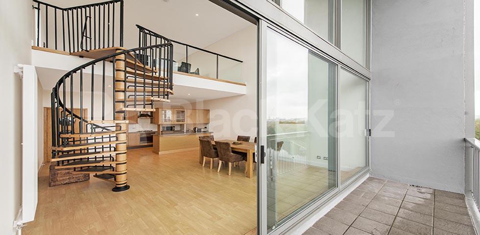 			NEW INSTRUCTION , 2 Bedroom, 1 bath, 1 reception Penthouse			 City Harbour, Selsdon Way, Canary Wharf